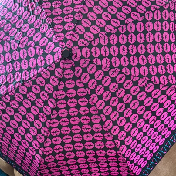Betsey Johnson Black and Pink Lip Print Umbrella - Picture 3 of 5